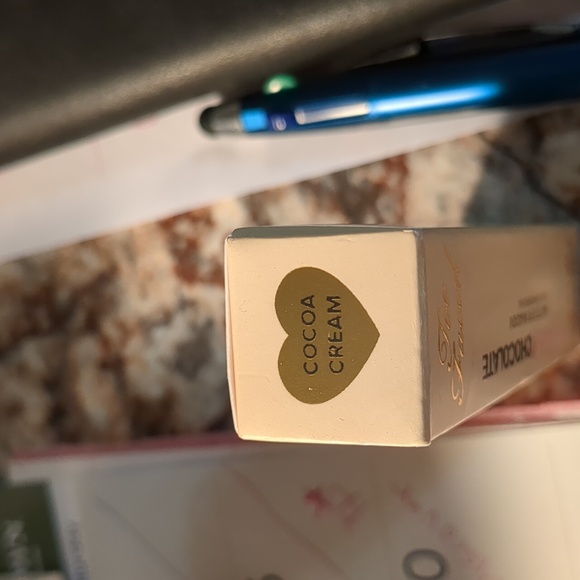 Eyeshadow - Picture 2 of 2